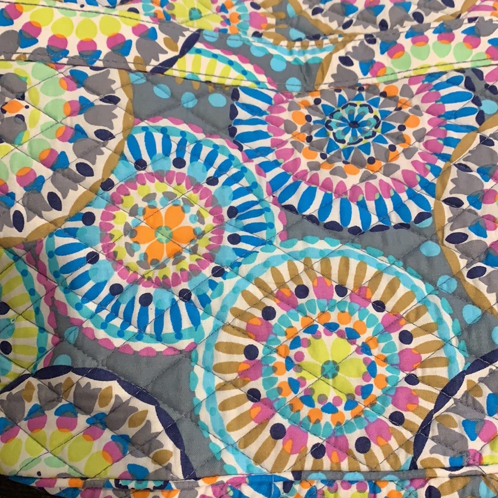 NWT vera bradley xl travel duffel sunny medallion - Picture 4 of 12